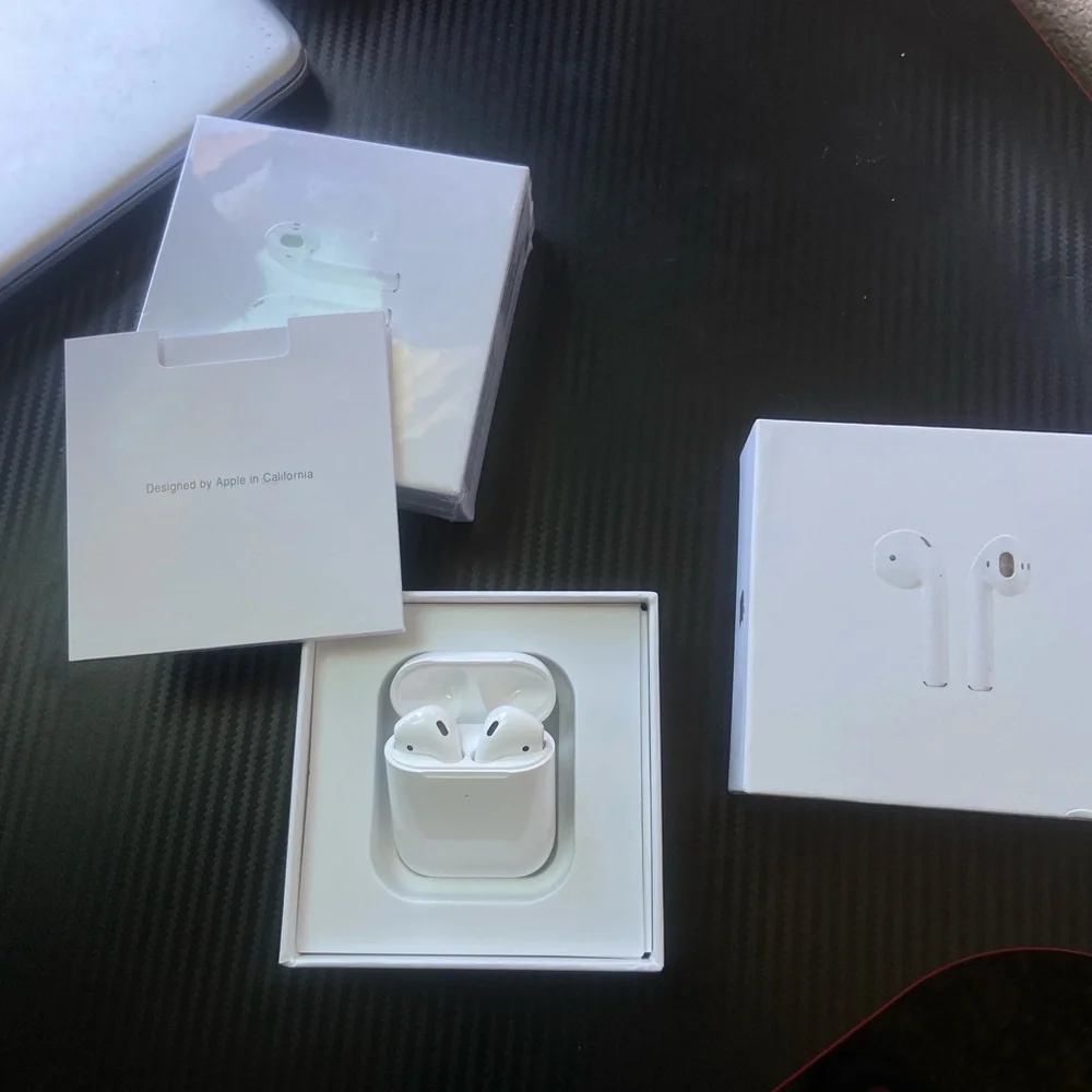 Apple White AirPods Wireless Headset